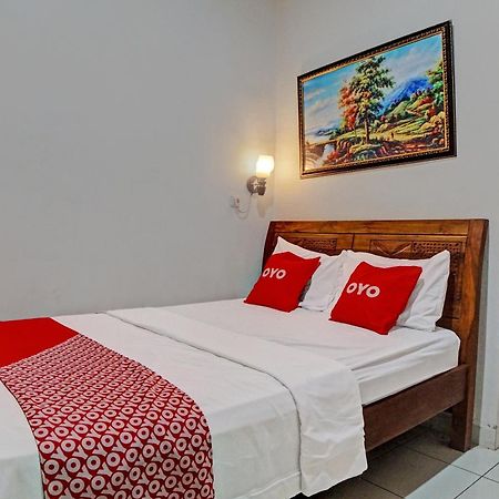 Oyo 92638 Jr Residence Syariah Medan Esterno foto