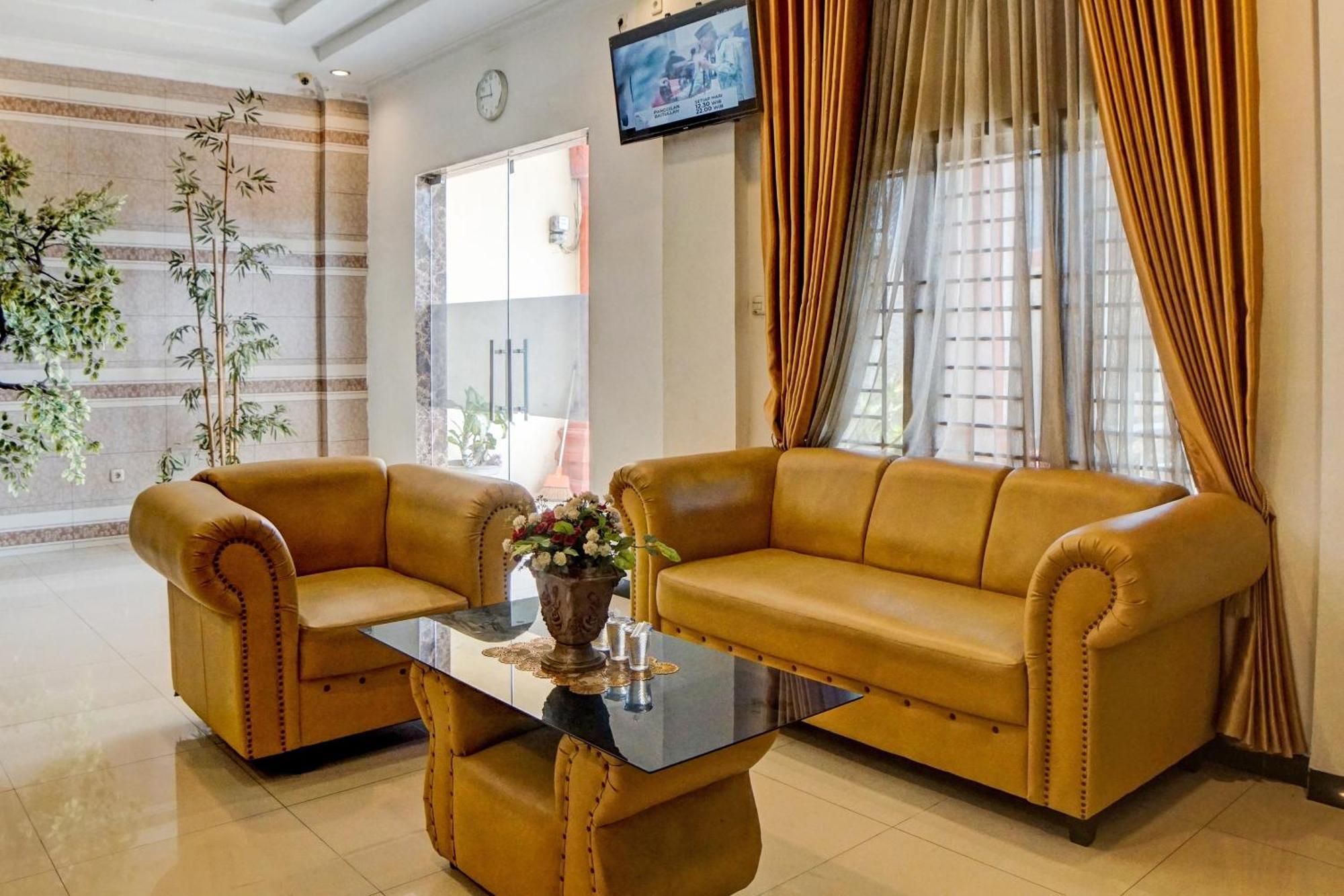 Oyo 92638 Jr Residence Syariah Medan Esterno foto