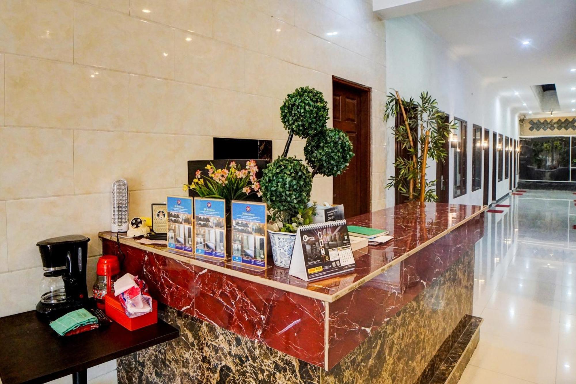 Oyo 92638 Jr Residence Syariah Medan Esterno foto