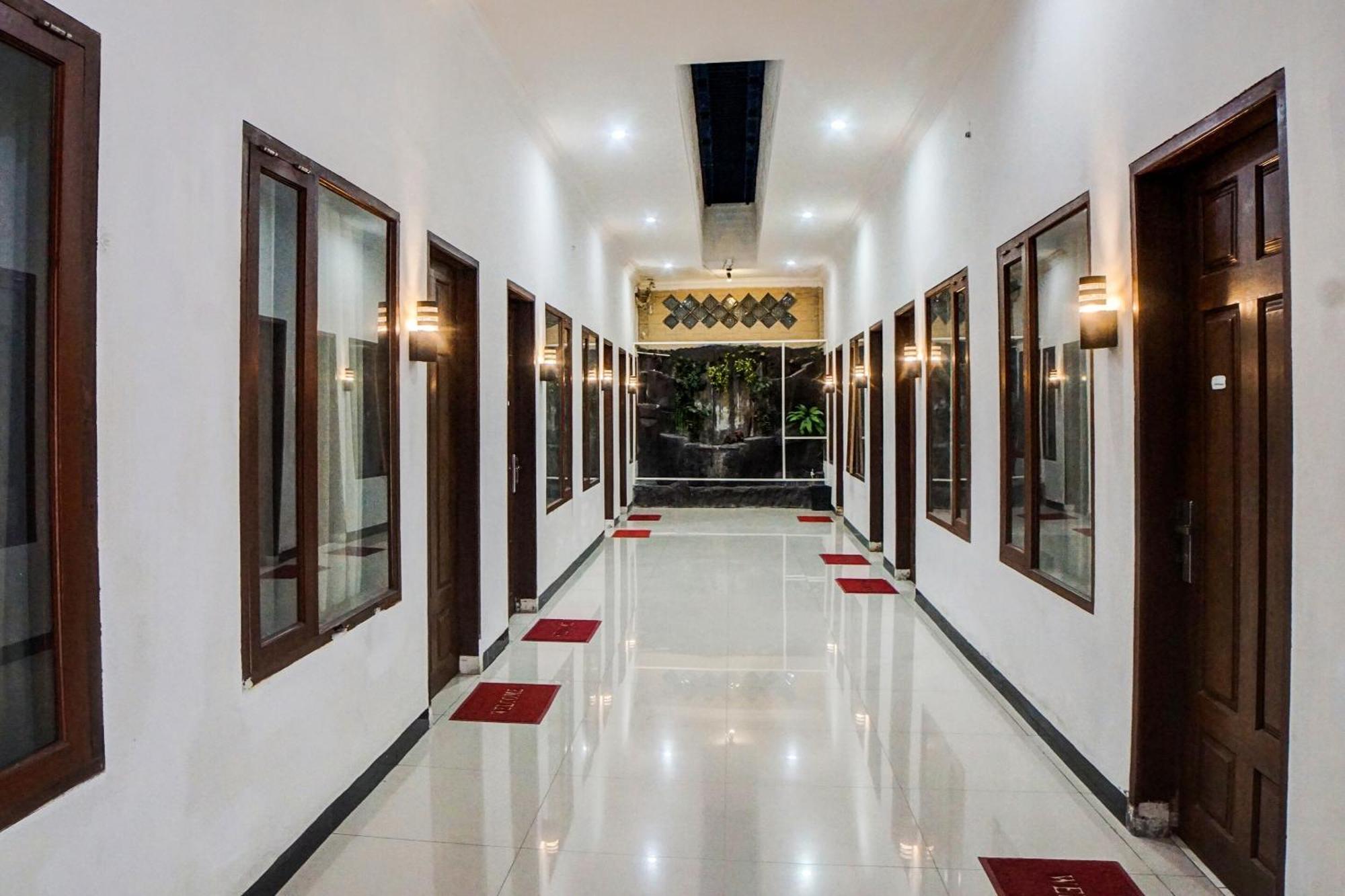 Oyo 92638 Jr Residence Syariah Medan Esterno foto