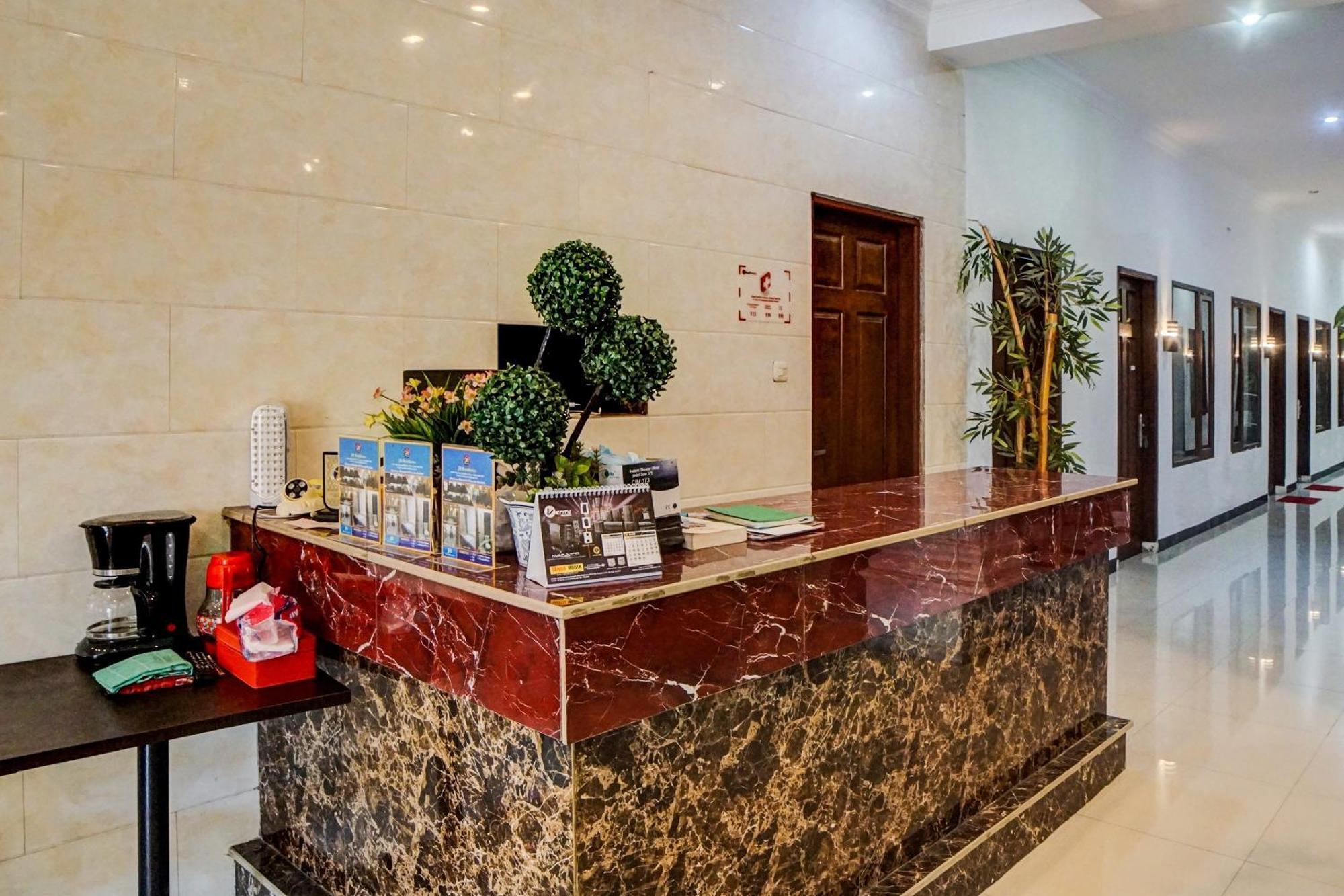 Oyo 92638 Jr Residence Syariah Medan Esterno foto