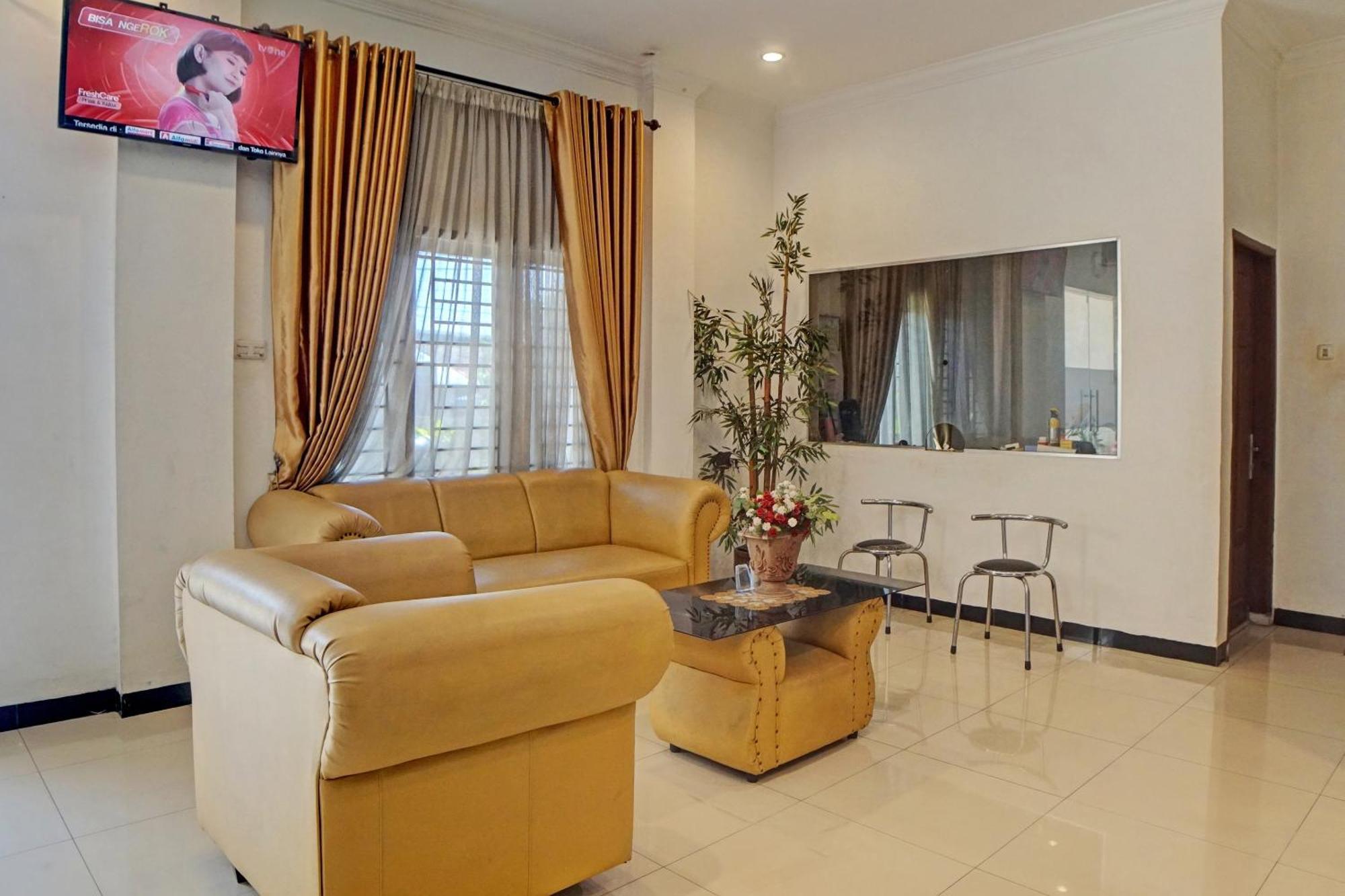 Oyo 92638 Jr Residence Syariah Medan Esterno foto