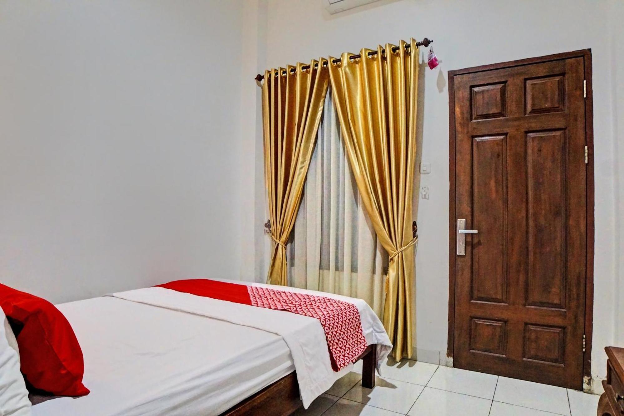 Oyo 92638 Jr Residence Syariah Medan Esterno foto