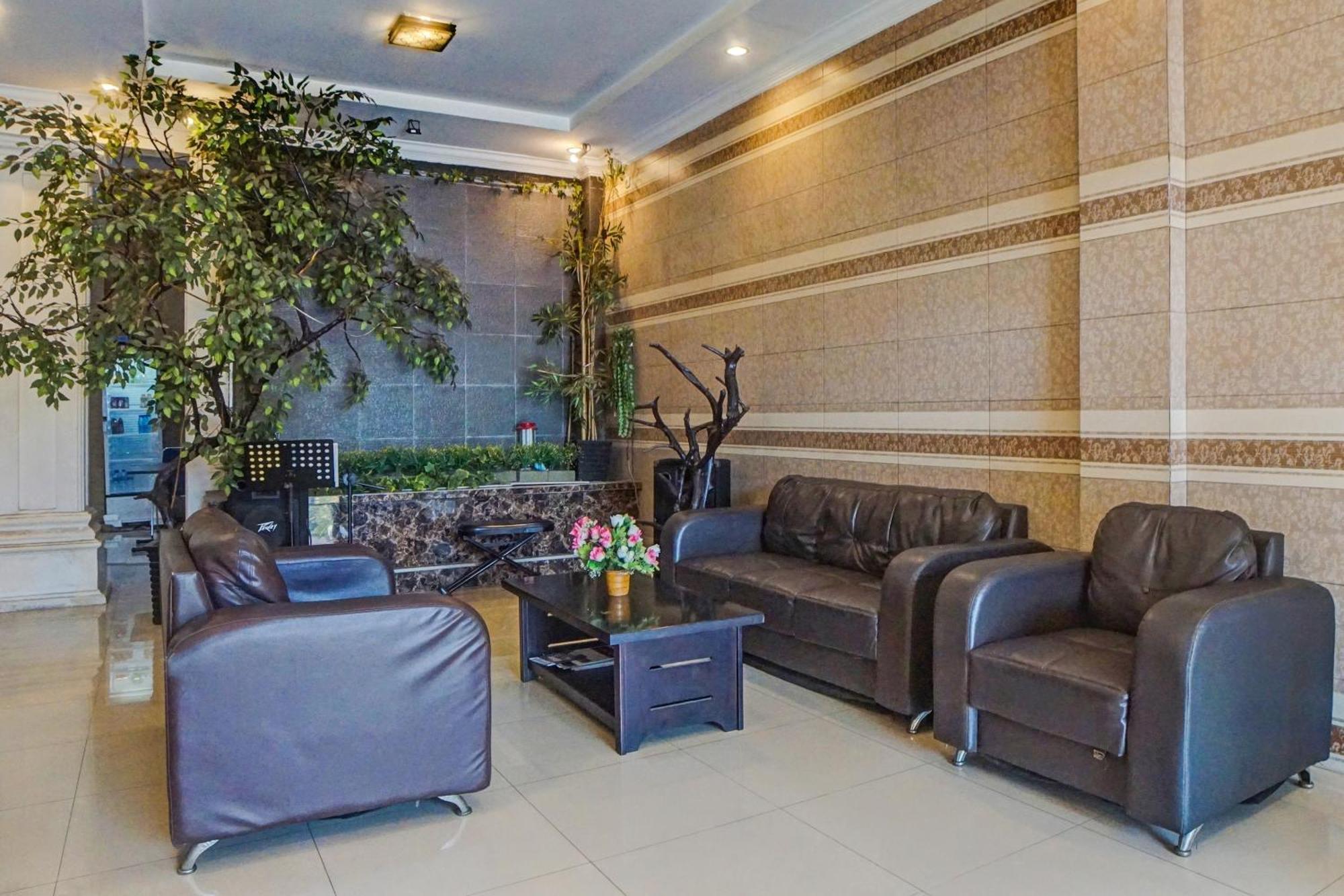 Oyo 92638 Jr Residence Syariah Medan Esterno foto
